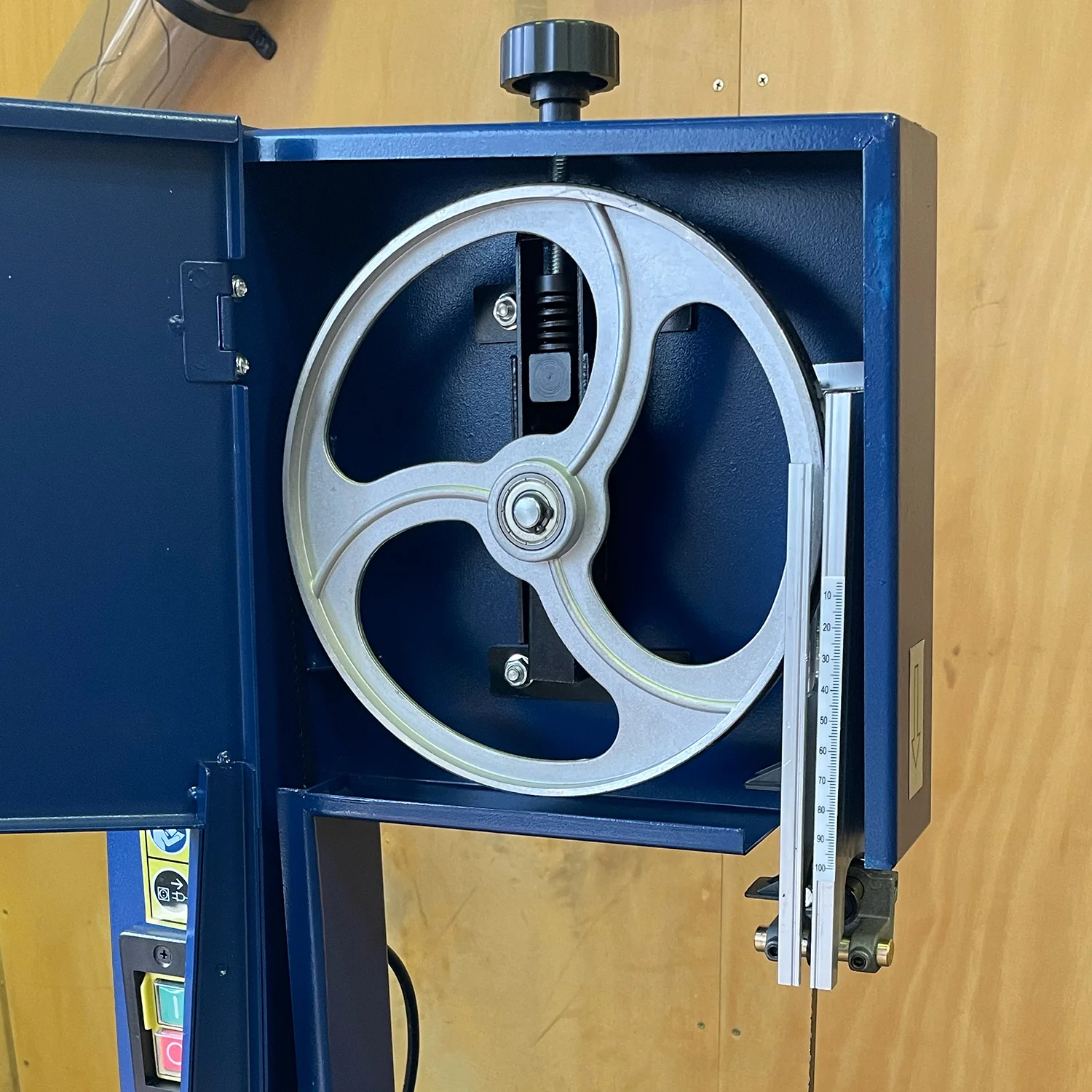 Carbatec 8" Benchtop Model Bandsaw - Image 4